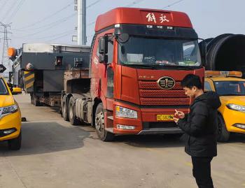 大型矿山设备运输场景